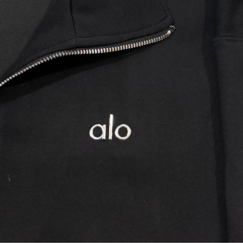 ALO Yoga Men’s Black Quarter-Zip Pullover - Picture 2 of 2
